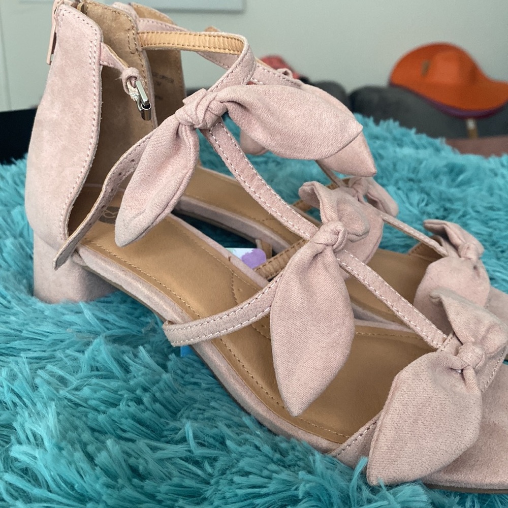 Cute Sandals - Picture 2 of 4